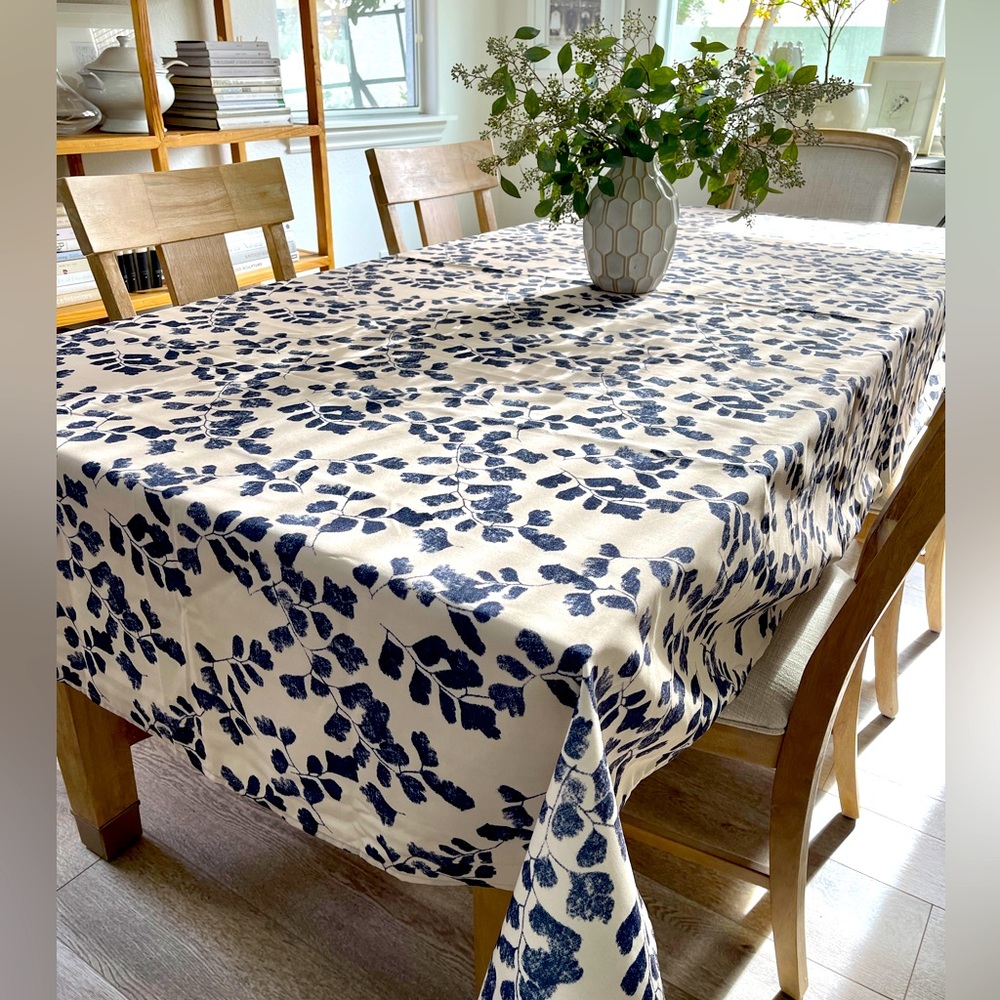 Blue & Cream Tablecloth with Leaf Pattern